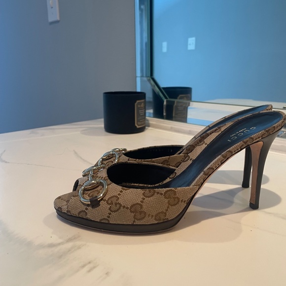Gucci Mule Heels - classic print sz 8 - Picture 2 of 3